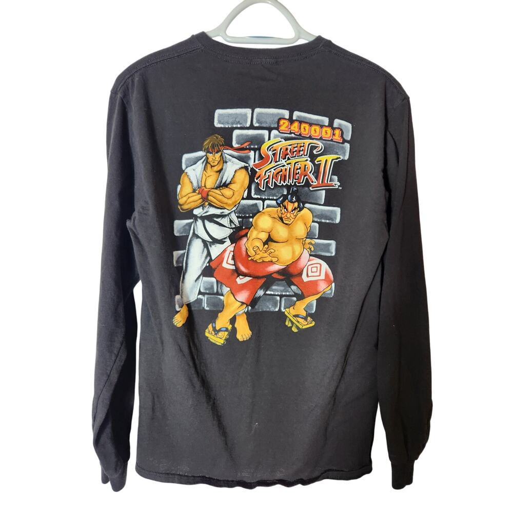 Capcom Street Fighter II Long Sleeve graphic t-shirt medium